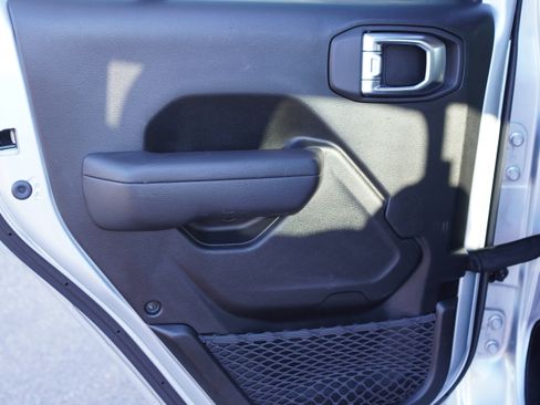 Used 2022 Jeep Gladiator Willys image 24