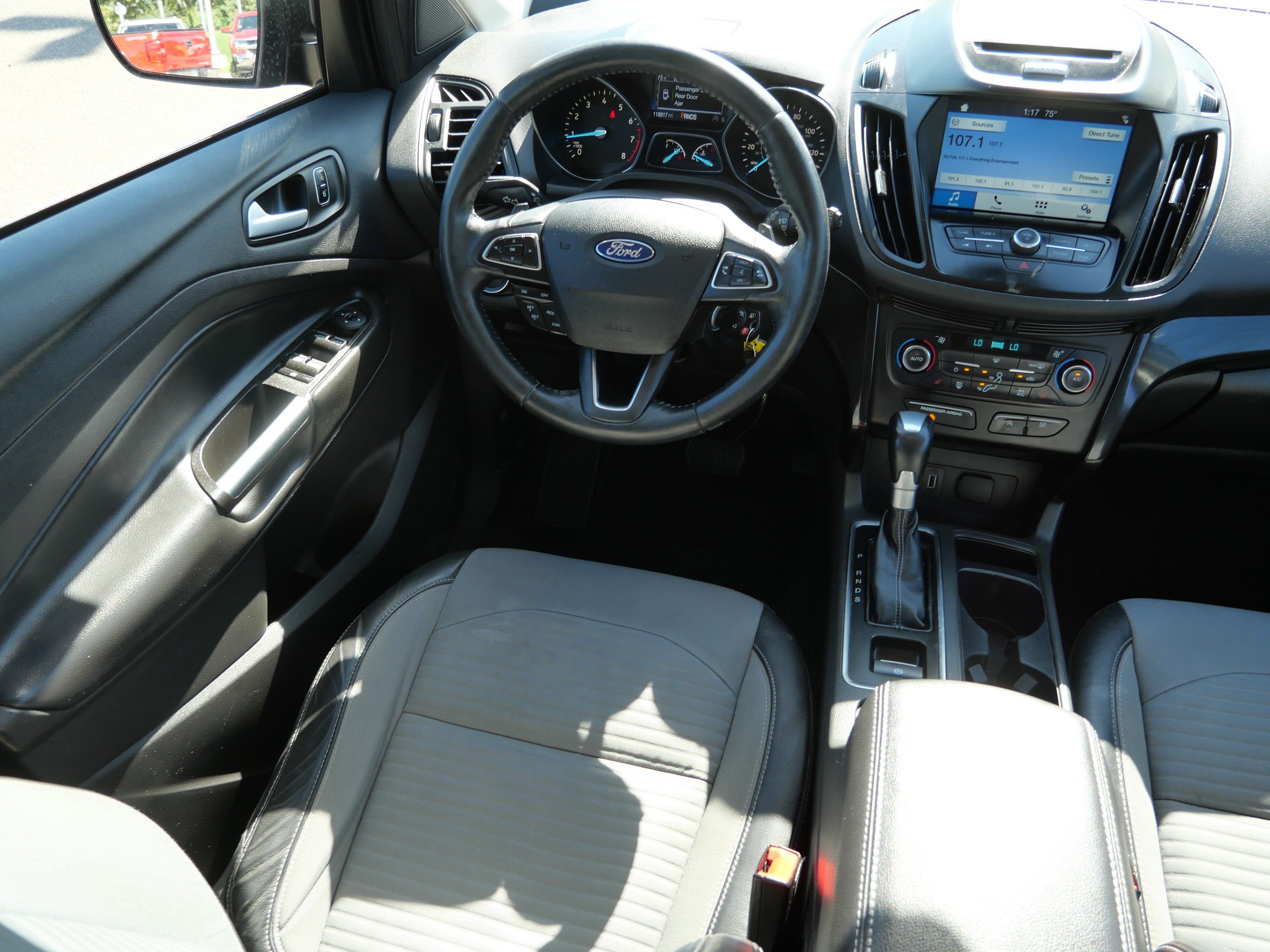 Used 2017 Ford Escape SE w/ Equipment Group 201A AWD/4WD image 9