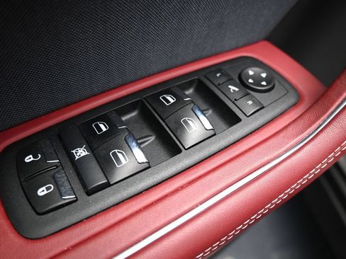 Used 2023 Maserati Levante GT AWD/4WD image 11