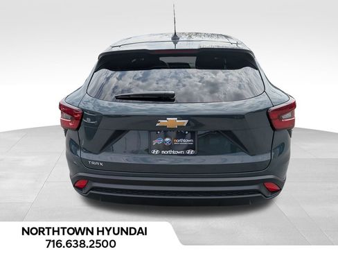 Used 2025 Chevrolet Trax LS FWD image 13