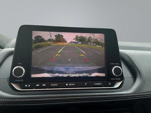 Used 2025 Nissan Rogue SV AWD/4WD image 14