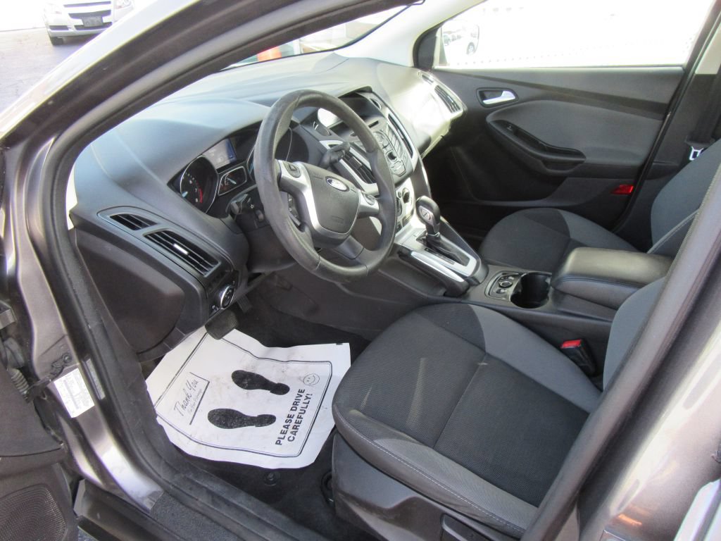 Used 2014 Ford Focus SE w/ SE Winter Package FWD image 8