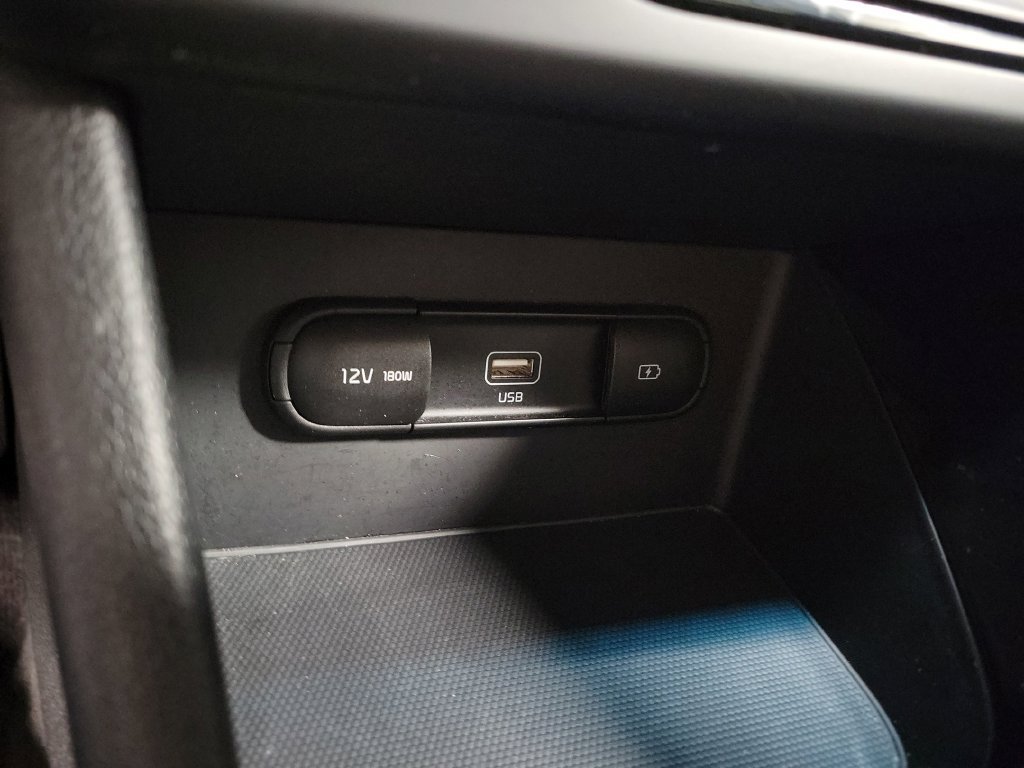 Used 2021 Kia Niro Touring FWD image 19