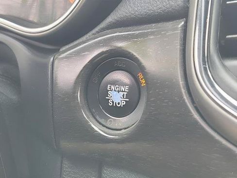 Used 2018 Jeep Grand Cherokee Altitude RWD image 5