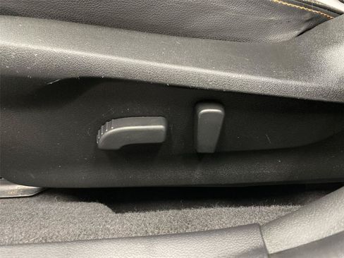 Used 2019 Subaru Crosstrek 2.0i Limited w/ Moonroof Package w/Navigation AWD/4WD image 18