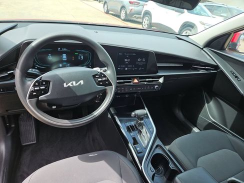 Used 2025 Kia Niro LX FWD image 16