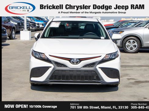 Used 2021 Toyota Camry SE image 2