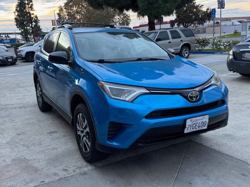 Used 2017 Toyota RAV4 LE w/ Carpet Mat Package image 4