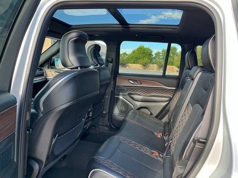 Certified 2025 Jeep Grand Cherokee Summit w/ Obsidian Package AWD/4WD image 16