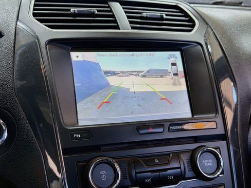 Used 2018 Ford Explorer XLT w/ Equipment Group 202A FWD image 10
