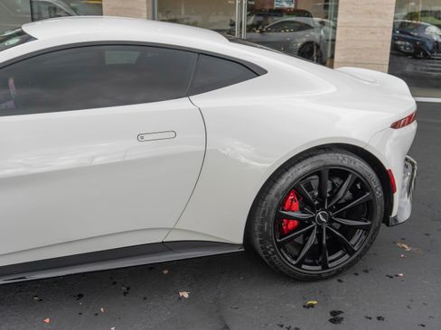 Used 2020 Aston Martin V8 Vantage Coupe image 38