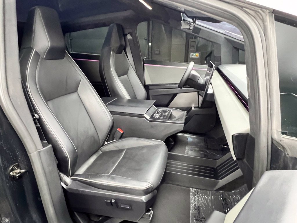 Used 2025 Tesla Cybertruck AWD Crew Cab image 8