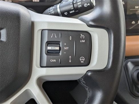 Used 2024 Land Rover Defender 110 SE image 18