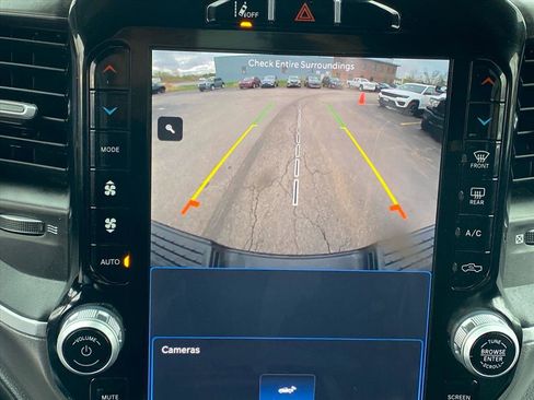Used 2024 RAM 2500 Big Horn w/ Night Edition AWD/4WD image 17