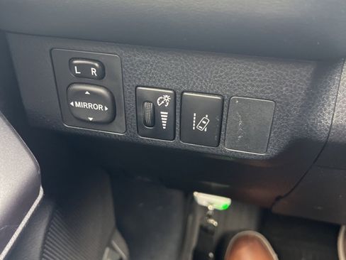 Used 2018 Toyota RAV4 XLE image 8