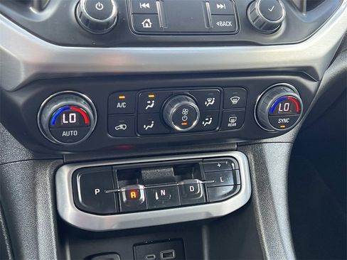 Certified 2023 GMC Acadia SLE w/ Driver Convenience Package image 21