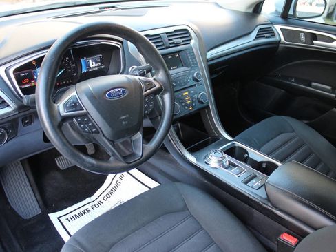 Used 2018 Ford Fusion SE FWD image 23