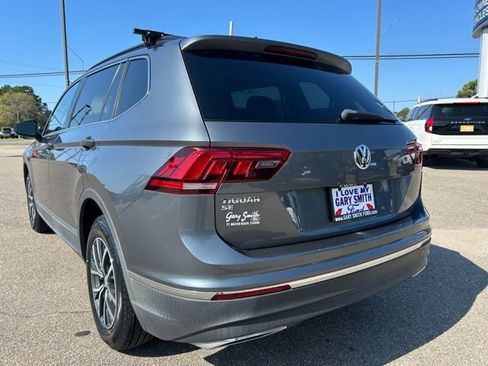 Used 2020 Volkswagen Tiguan SE w/ Panoramic Sunroof Package image 6