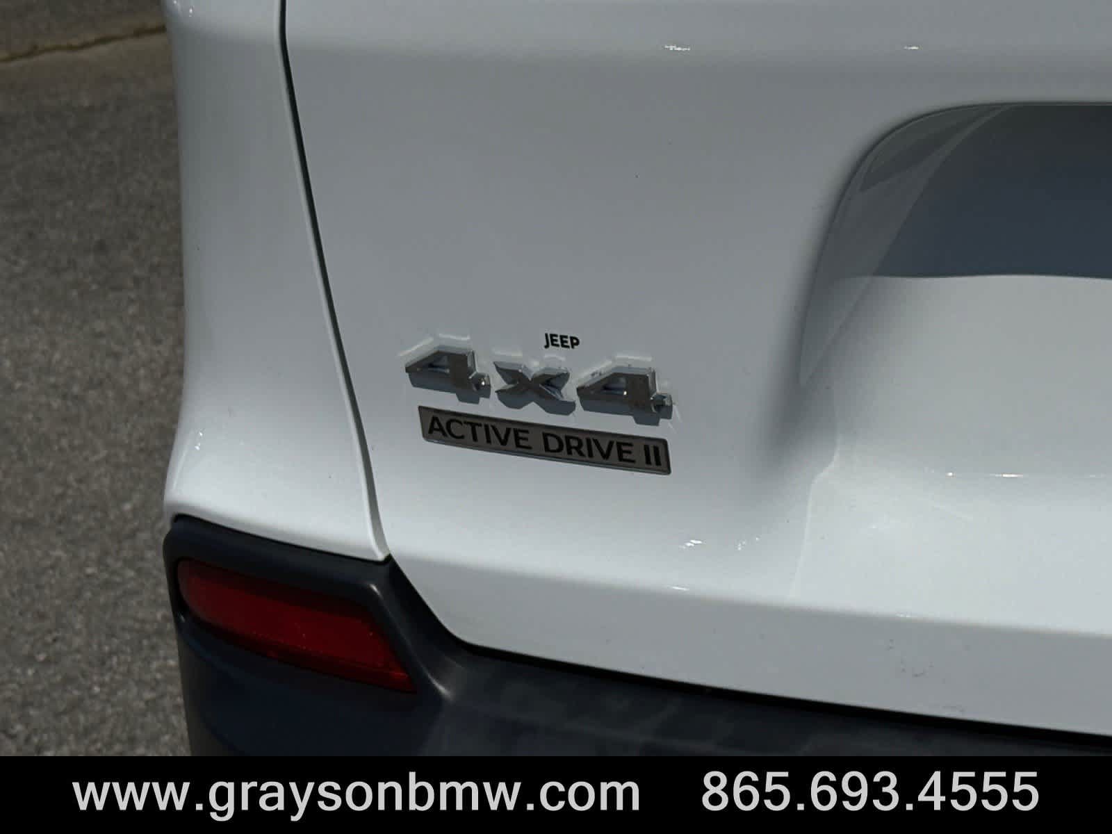 Used 2021 Jeep Cherokee Latitude Lux w/ Sun & Sound Group AWD/4WD image 11