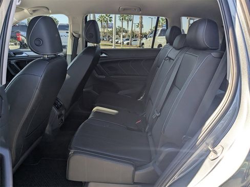 Used 2023 Volkswagen Tiguan SE image 11