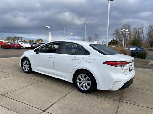 Used 2024 Toyota Corolla LE image 7