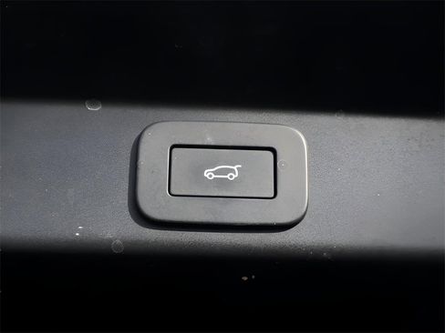 Used 2023 Land Rover Range Rover Sport SE image 17