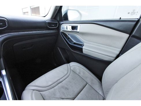 Used 2020 Ford Explorer Platinum w/ Premium Technology Package image 13