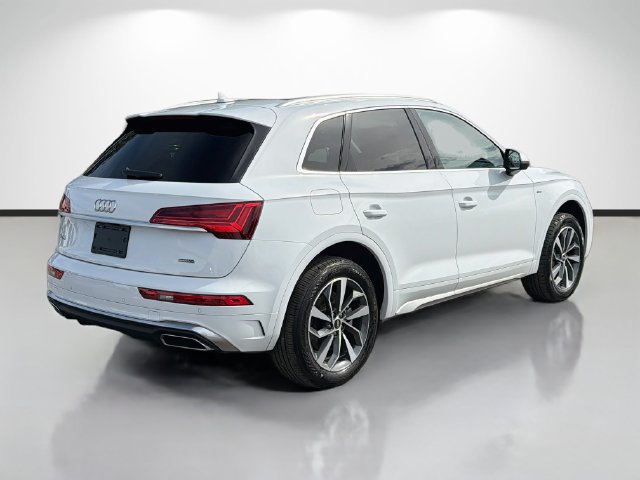 Used 2023 Audi Q5 2.0T Premium w/ Convenience Package AWD/4WD image 3