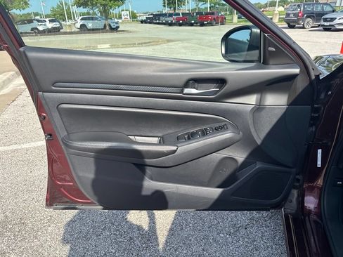 Used 2025 Nissan Altima 2.5 SV FWD image 54