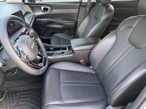 Used 2025 Kia Sorento EX w/ Panoramic Sunroof Package FWD image 10