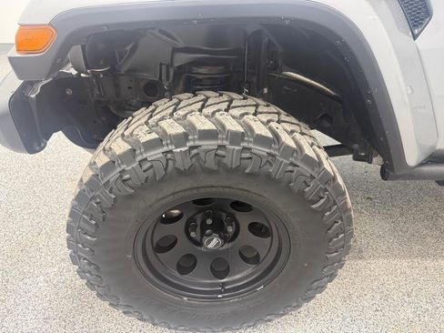 Used 2018 Jeep Wrangler Unlimited Sahara w/ Dual Top Group image 17