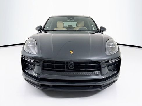 Certified 2025 Porsche Macan image 6