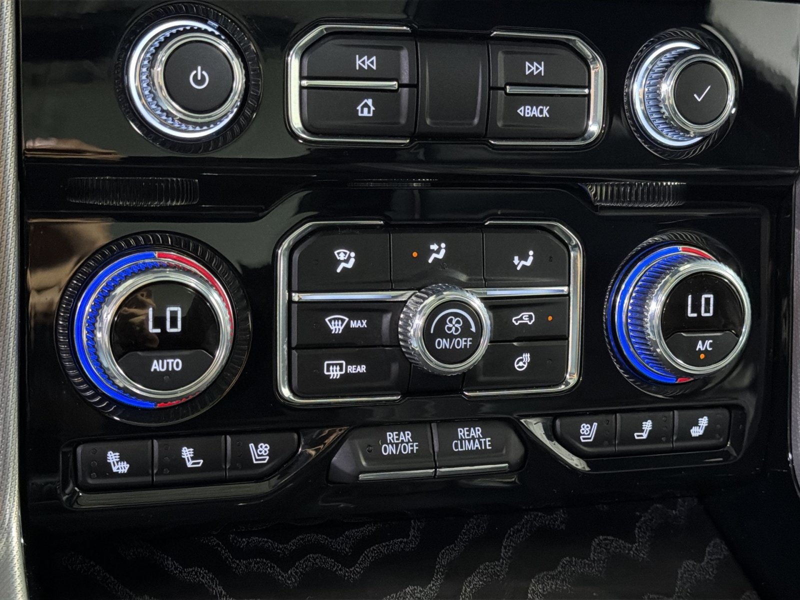 Used 2024 GMC Yukon XL Denali w/ Advanced Technology Package AWD/4WD image 21