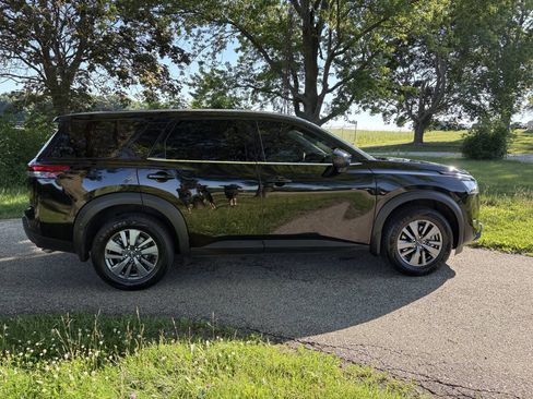 Used 2024 Nissan Pathfinder S w/ Cargo Package AWD/4WD image 6