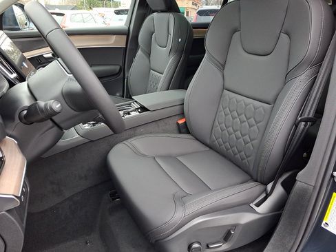 New 2026 Volvo XC90 T8 Plus w/ Protection Package Premier image 8