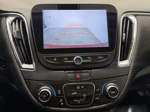 Used 2017 Chevrolet Malibu LT image 19