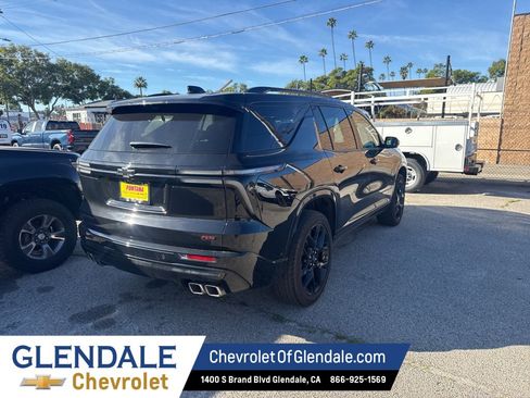 Used 2024 Chevrolet Traverse RS image 7