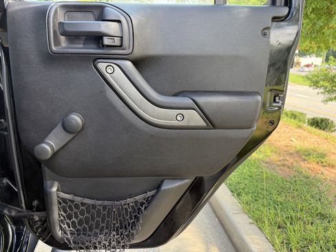 Used 2016 Jeep Wrangler Unlimited Sport w/ Connectivity Group image 42