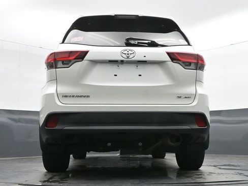 Used 2019 Toyota Highlander SE image 25