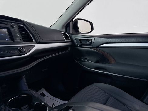 Used 2019 Toyota Highlander LE image 20