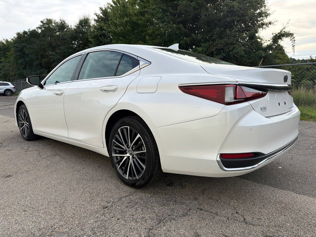 Used 2023 Lexus ES 250 w/ Premium Package w/ Premium Package AWD/4WD image 4