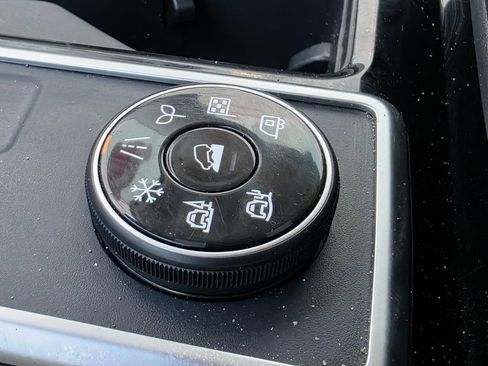 Used 2025 Nissan Pathfinder SL AWD/4WD image 32