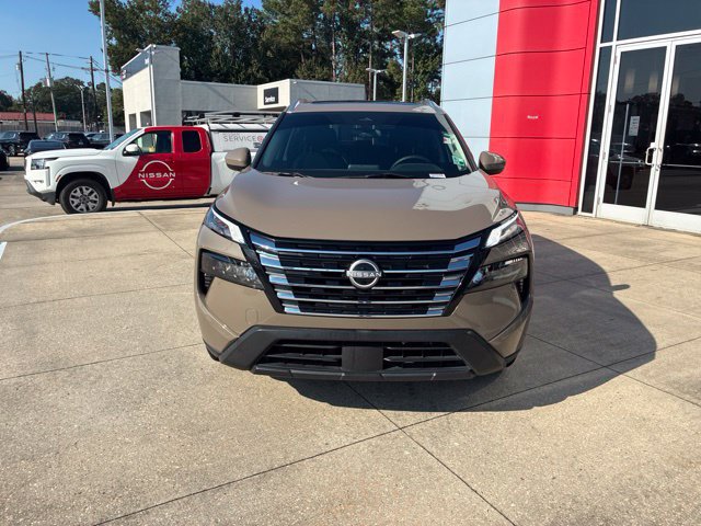 Used 2024 Nissan Rogue SV w/ SV Premium Package FWD image 2