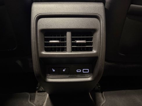 Used 2023 Cadillac XT4 Luxury w/ Cold Weather Package AWD/4WD image 36