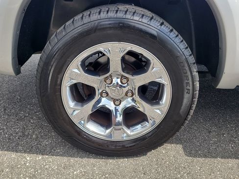 Used 2016 RAM 1500 Laramie w/ Convenience Group AWD/4WD image 6