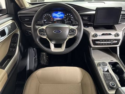 Used 2023 Ford Explorer XLT AWD/4WD image 25