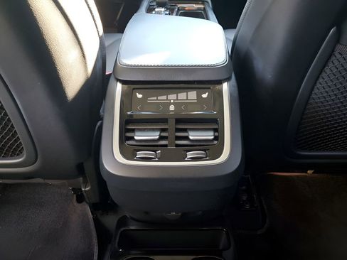 Used 2024 Volvo XC90 B6 Plus image 21