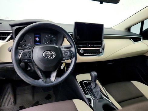 Used 2025 Toyota Corolla LE image 12