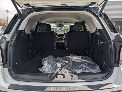 New 2026 Ford Explorer Active w/ Active Comfort Package image 12