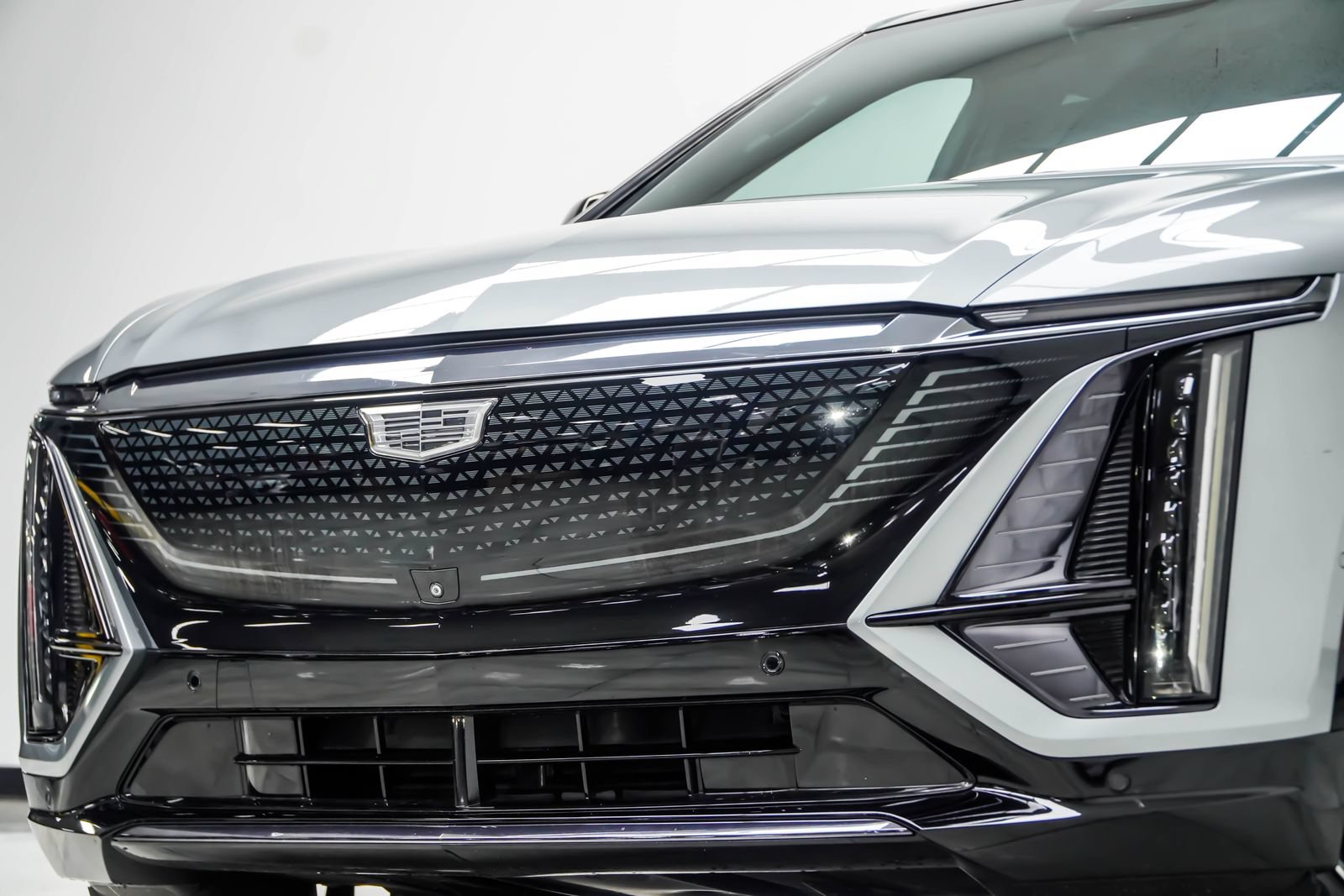 Used 2024 Cadillac Lyriq Sport RWD image 2